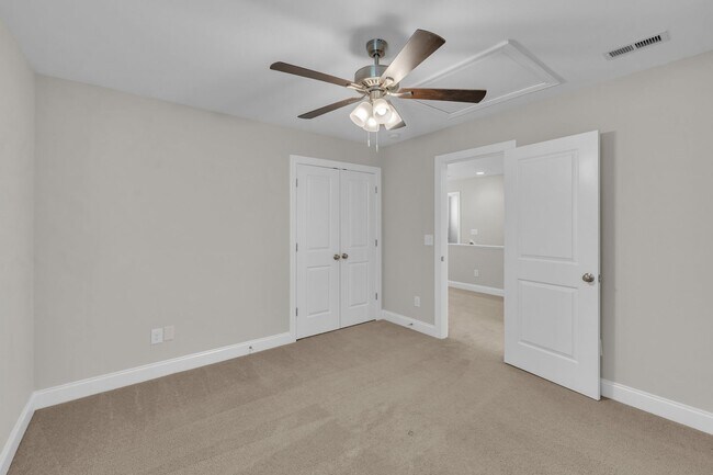 Building Photo - 3 Bedroom Home in Austin Creek! 2 Car Gara...