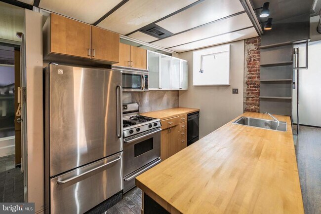 Building Photo - 144-50 W Laurel St