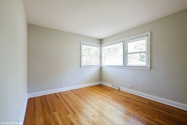 Building Photo - 233 Thelin Ct