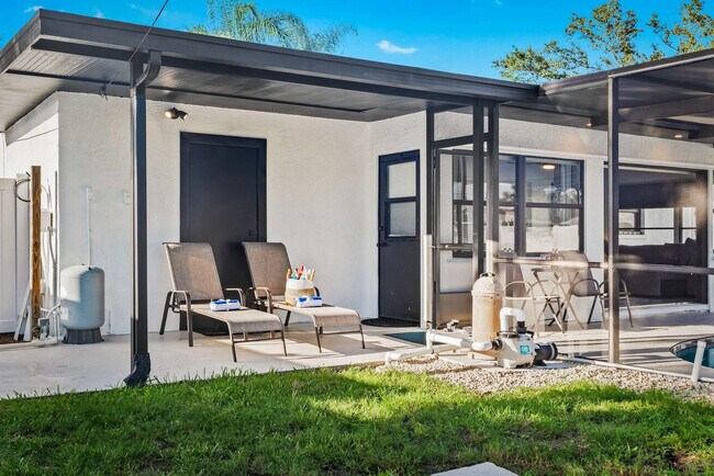 Building Photo - 1311 Cypress Ave