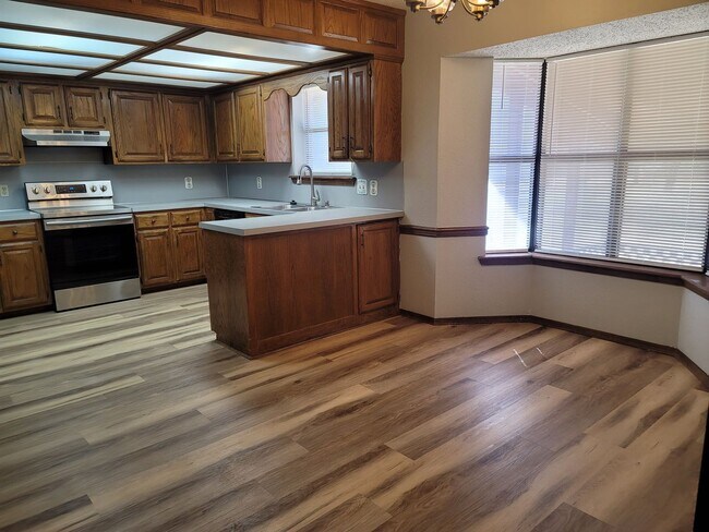Building Photo - Newly Remodeled 3 Bedroom/2 Bath Home In V...