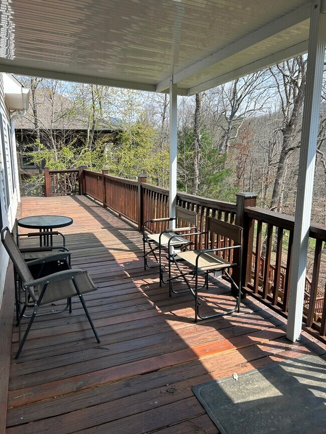 Building Photo - 2615 Rolling River Dr