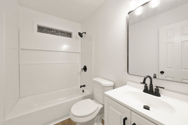 Building Photo - 512 Maier Dr