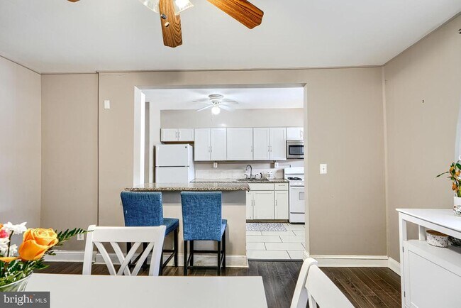 Building Photo - 1543 Lochwood Rd