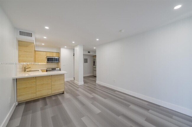 Building Photo - 1800 NW 24th Ave