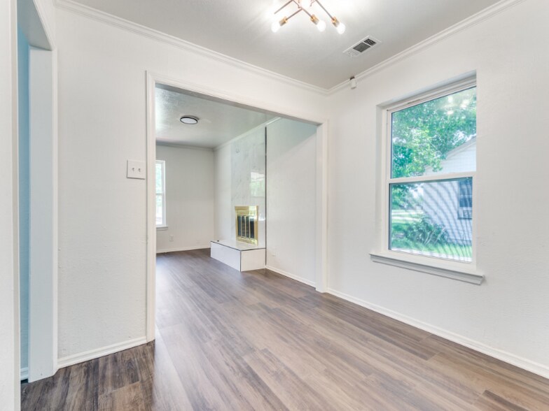 Building Photo - 1926 Chiesa Rd