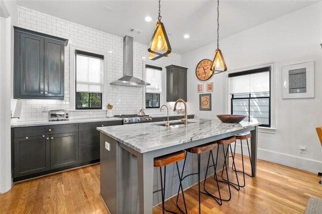 Building Photo - 518 Bismark Rd NE