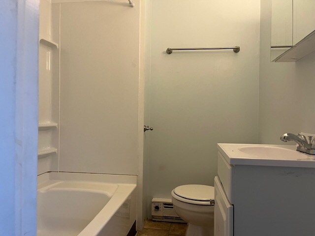 full bath - 29 Putnam St