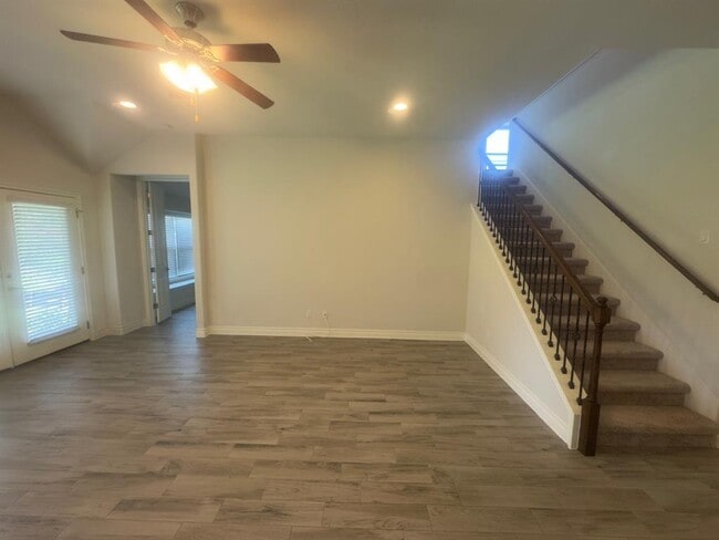 Building Photo - 150 Summer Pointe