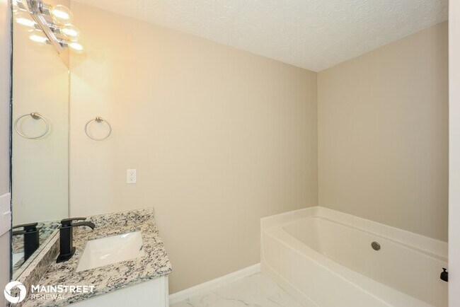 Building Photo - 9459 SLEEPY HOLLOW LN, JONESBORO, GA 30238