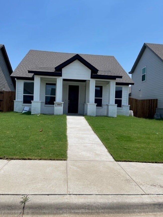 Building Photo - MOVE IN SPECIAL - WONDERFUL LAYOUT 3/2/2 H...