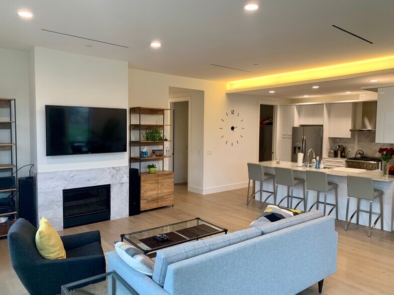 Building Photo - 3923 Cole Ave