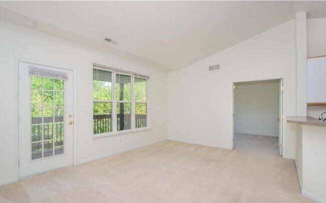 Building Photo - 1430 Fox Pointe Cir