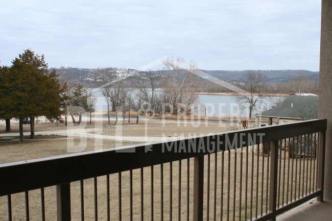 Building Photo - Lake Front! 2 Bedroom Condo in Hollister