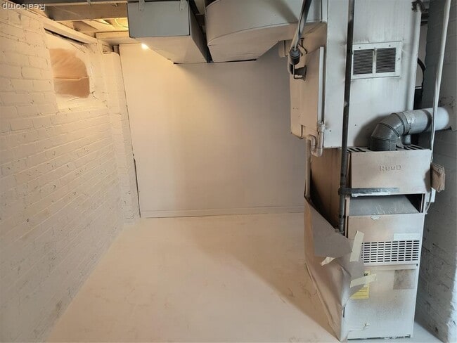 Building Photo - 18080 Westphalia St