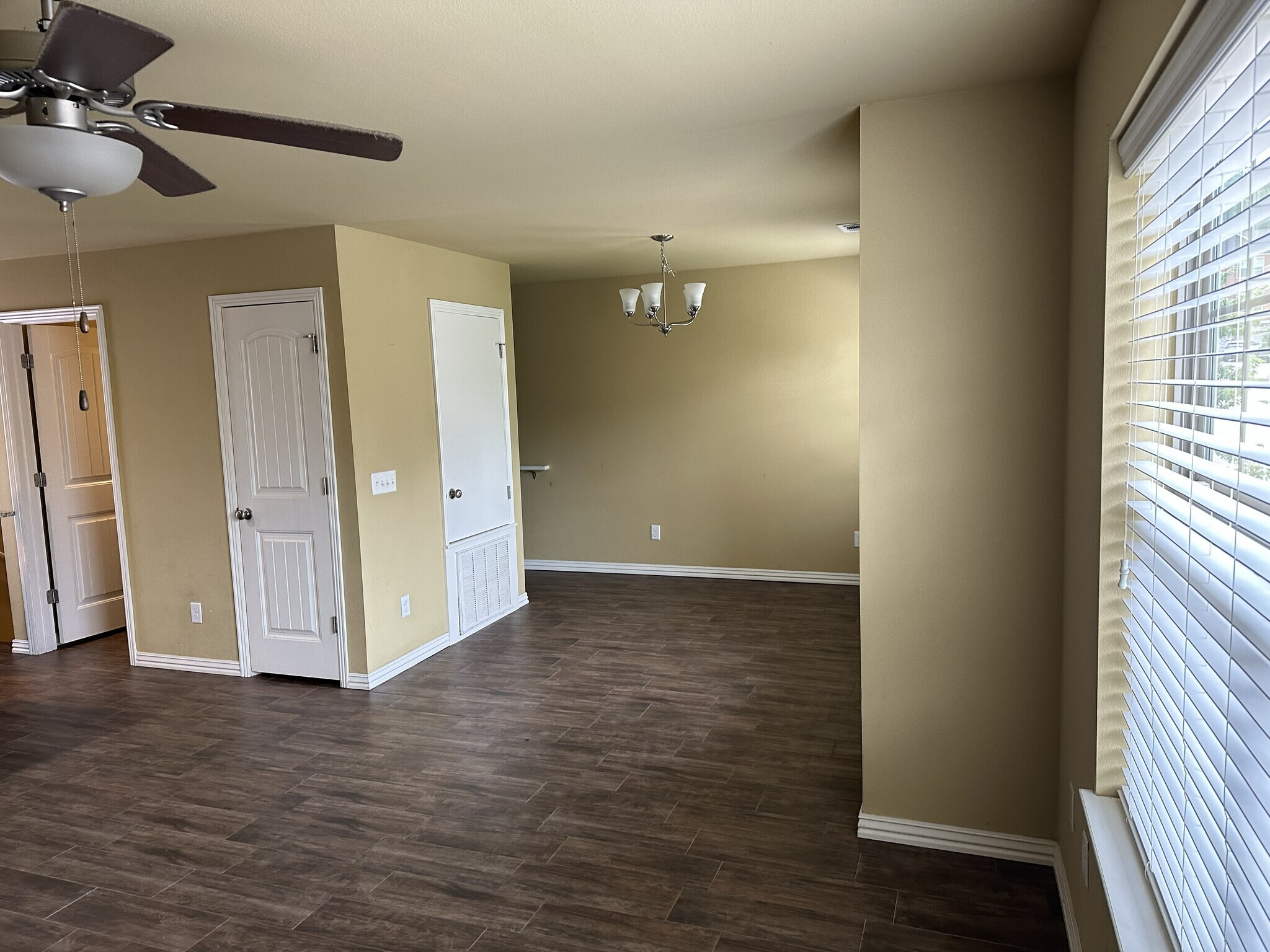 Building Photo - 2813 W Cottonwillow Way