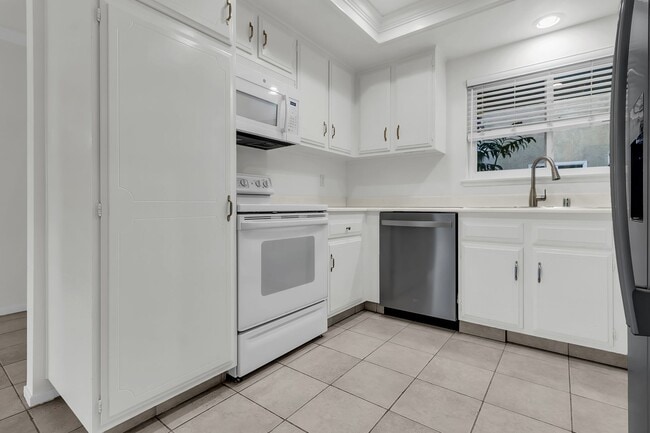 Building Photo - 2370 Via Mariposa W