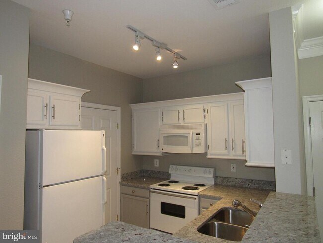 Building Photo - 1570 Spring Gate Dr.