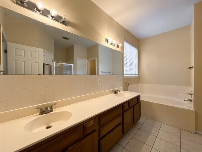 Building Photo - 1512 Suzi Ln