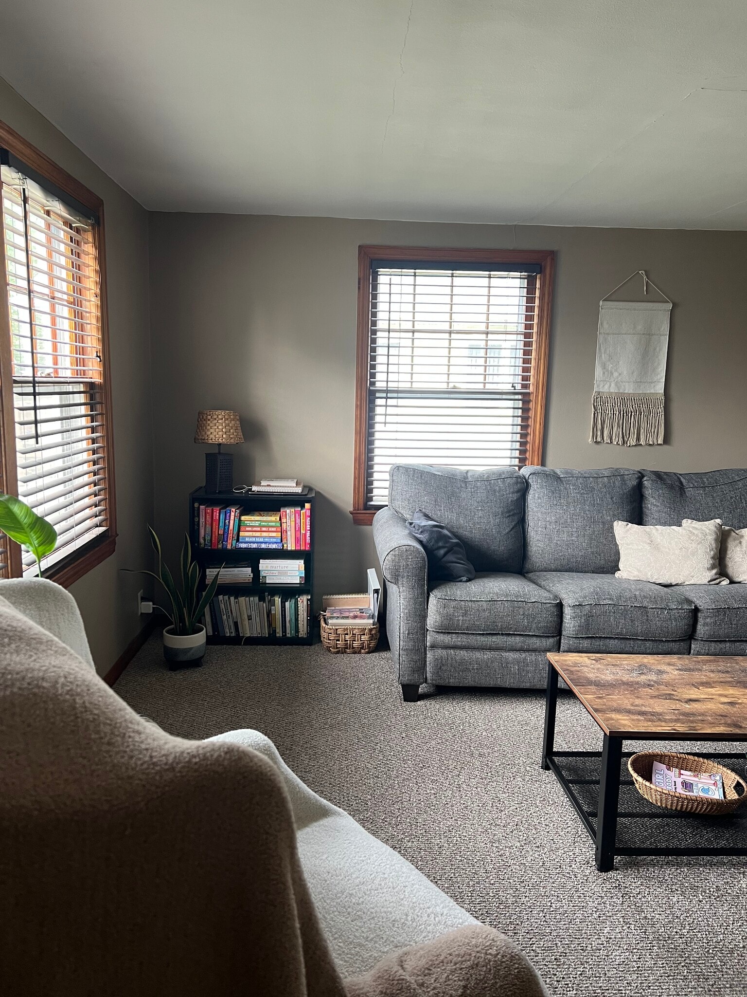 Living room - 1004 Desnoyer St