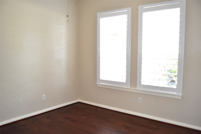 Building Photo - 18627 Summercliff Ln