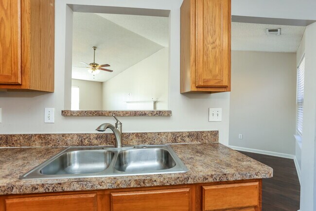 Building Photo - 3105 Brookfield Dr SW