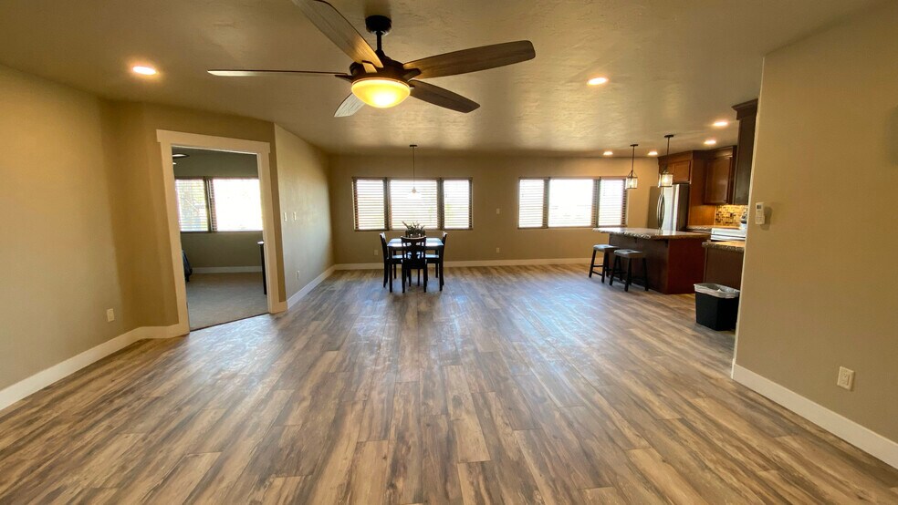 Large living room with seperate dining area - 1785 Broadway