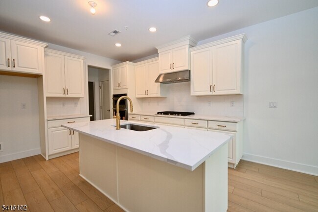 Building Photo - 26 Arowana Rd