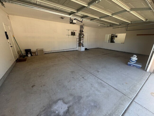 Building Photo - 3-Bedroom Single-Story Home with Smart Features & Remodeled Kitchen in Castaic!