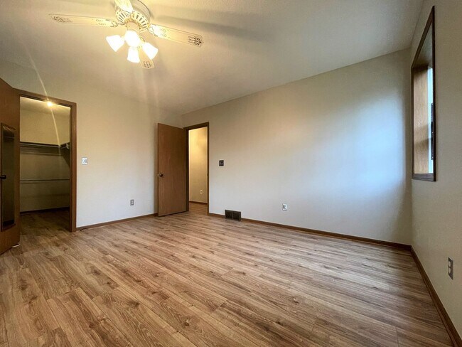 Building Photo - 700 S Waggoner Rd