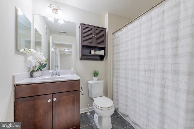 Building Photo - 43376 Town Gate Square