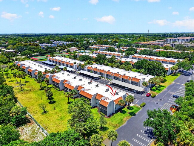 Building Photo - 2975 SW 22nd Ave