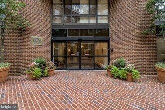 Building Photo - 1077 30th St NW