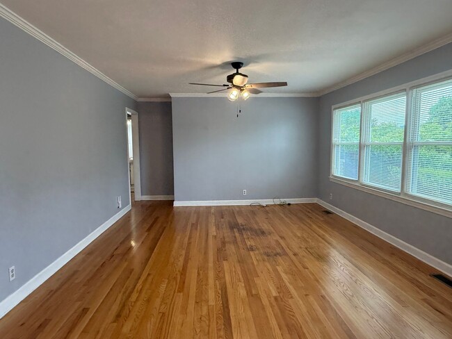 Building Photo - 3/2 bath home - Town Acres School District!