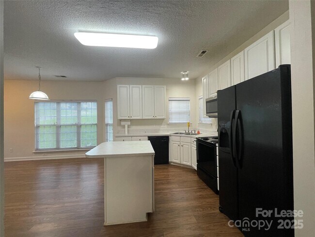 Building Photo - 5650 Berry Ridge Dr
