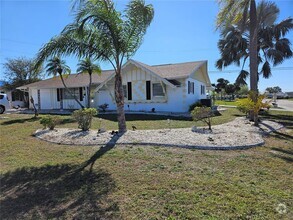 Building Photo - 912 Desert Hills Dr