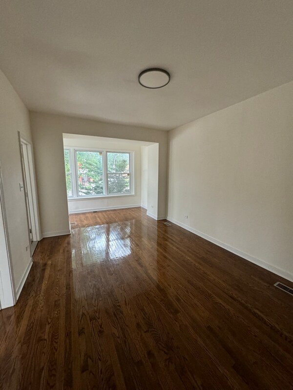 Building Photo - 411 N Hamlin Ave