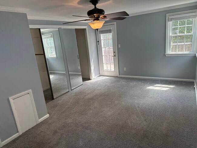 Upstairs master bedroom with en-suite and private deck. - 5101 Boulevard Pl