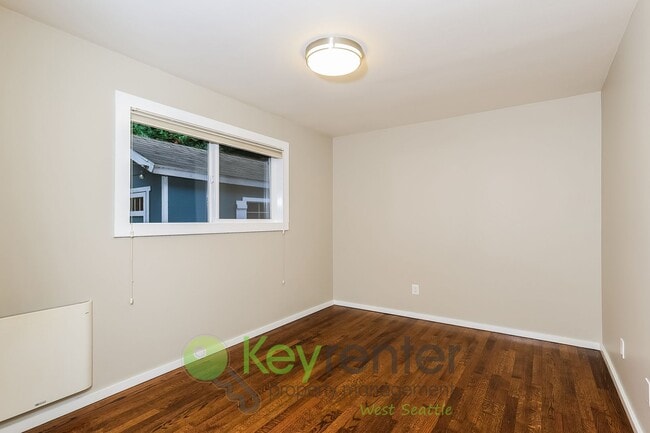 Building Photo - Remodeled Home with Zen Room, Soaking Tubs & Gas Fireplace