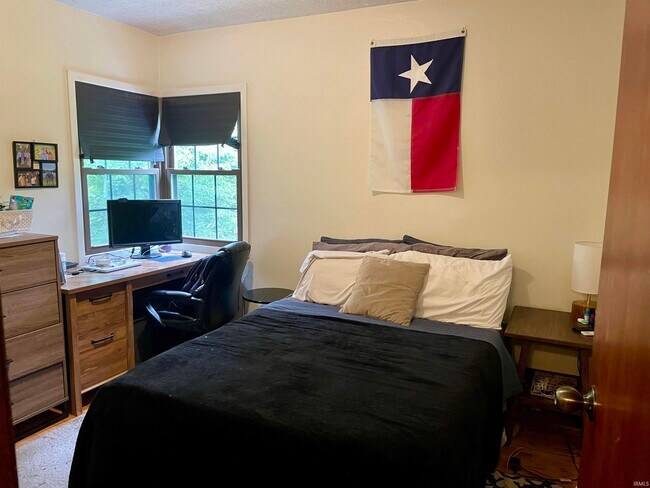 Building Photo - 417 S Swain Ave