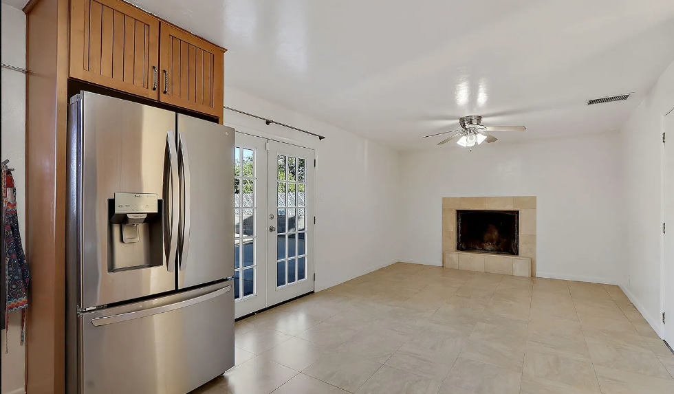 Building Photo - 2110 Thomas Dr