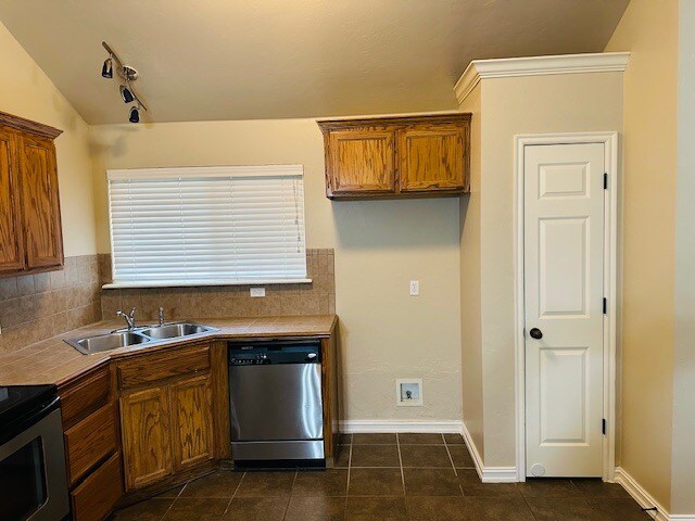 Building Photo - 1009 Harvest Dr