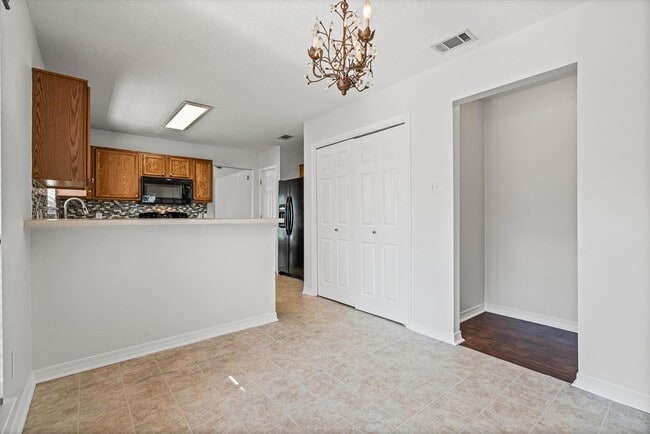 Building Photo - 605 Westchase Ct S