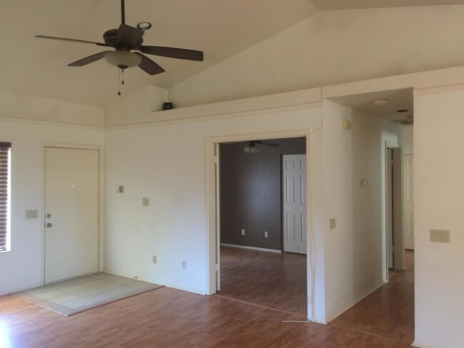 Building Photo - 465 E Providence Dr