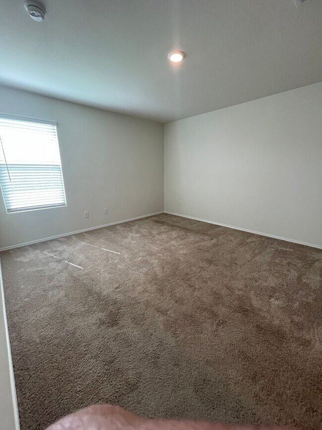 Building Photo - For Rent | Sendera Ranch | 3BD/2BA | 1,300 SF | Pets Welcome