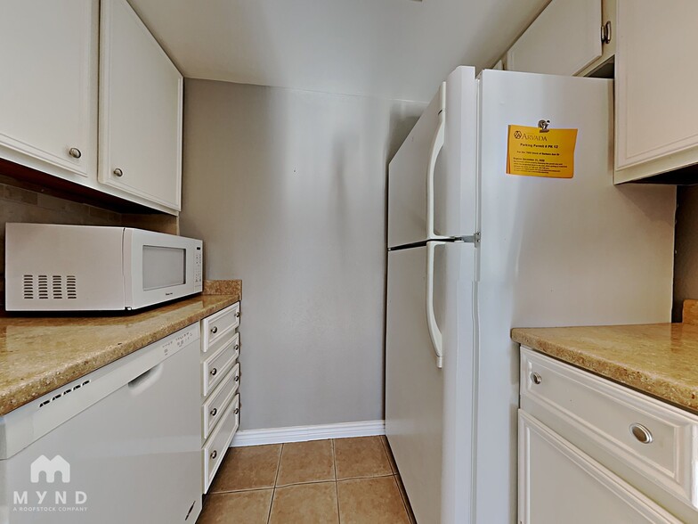 Building Photo - 7885 Barbara Ann Dr
