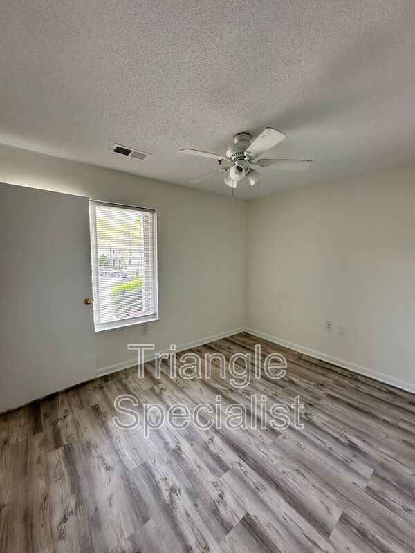 Building Photo - 1420 Collegiate Cir