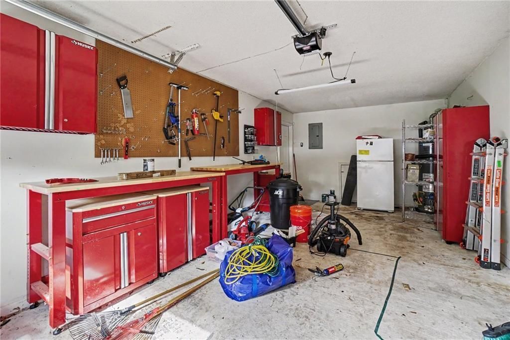 Building Photo - 1006 Creatwood Cir