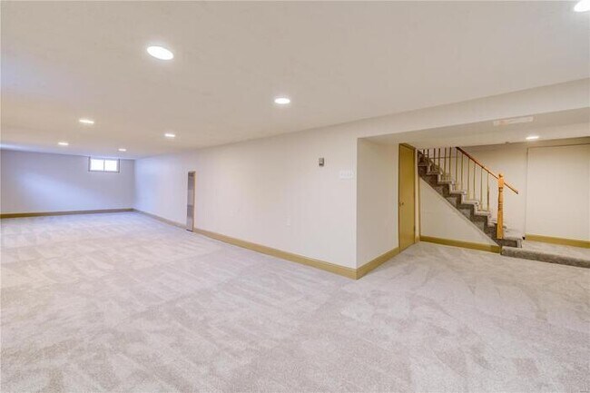 Building Photo - Fantastic 3bd/1.5ba home! Coming soon!