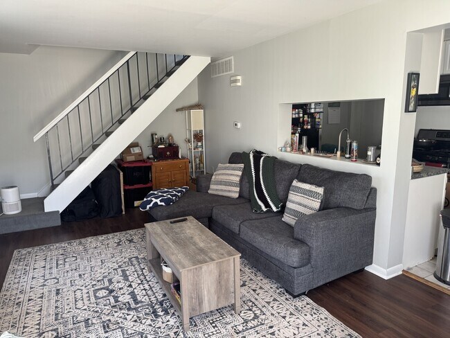 Building Photo - 362 Farmington Ln